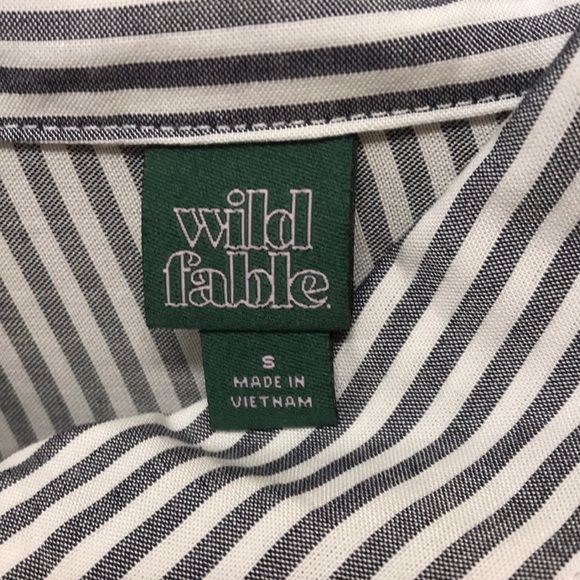 NWOT cropped button up - Picture 3 of 3